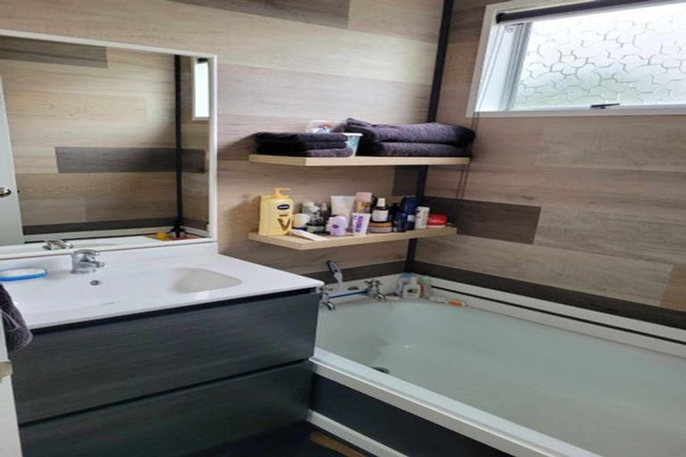 Photo of property in 2/3 School Road, Plimmerton, Porirua, 5026