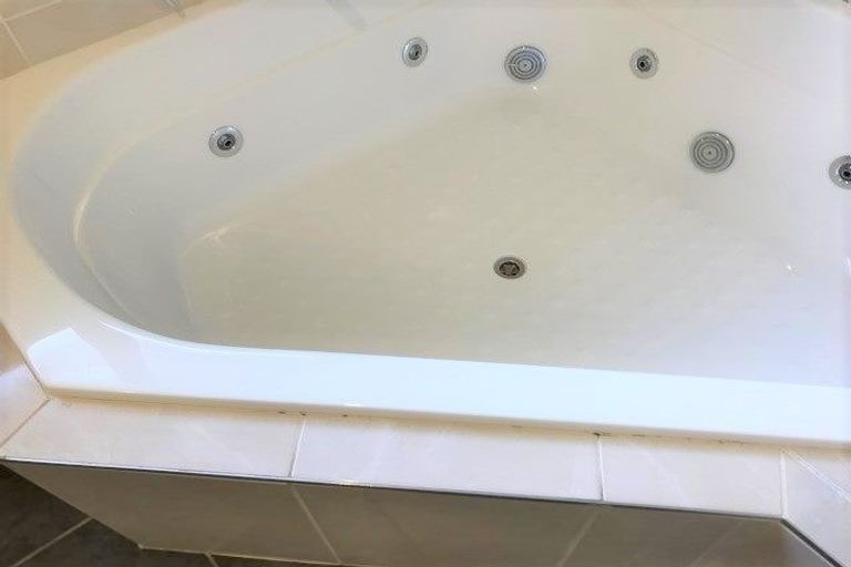 Photo of property in 15 Waiora Place, Pyes Pa, Tauranga, 3112