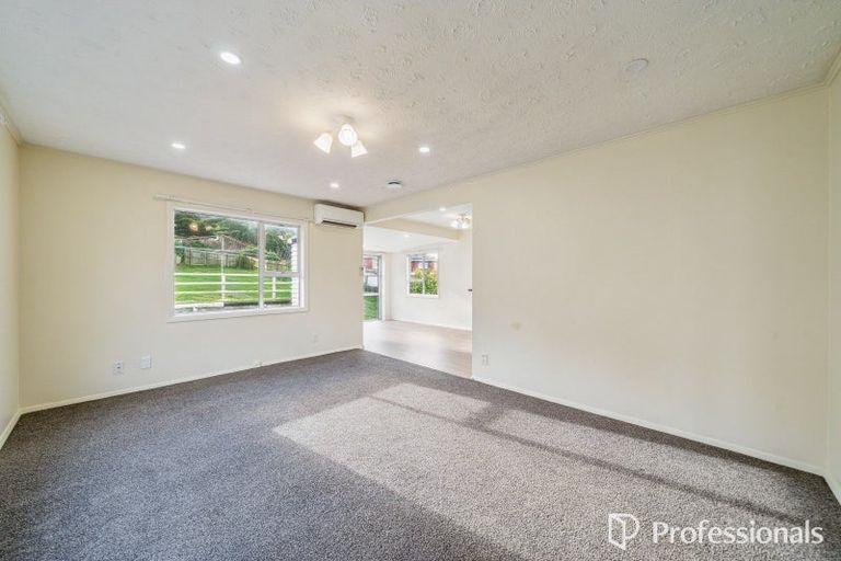 Photo of property in 1 Wakefield Terrace, Tawa, Wellington, 5028