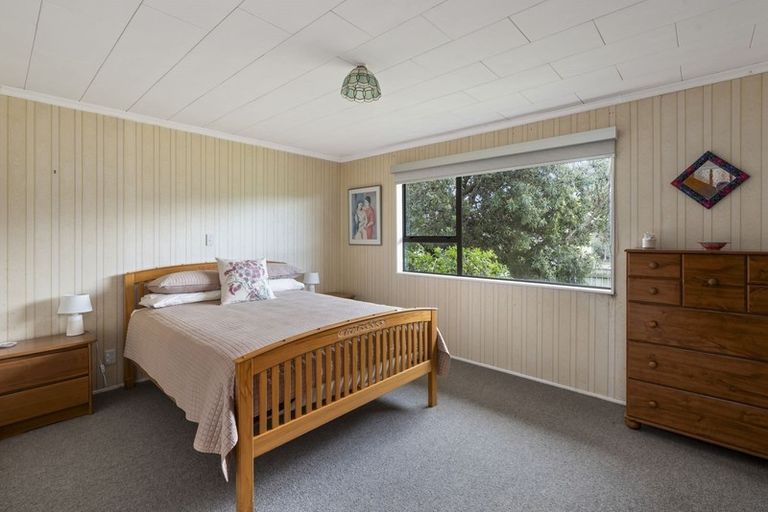 Photo of property in 76 Field Way, Waikanae Beach, Waikanae, 5036