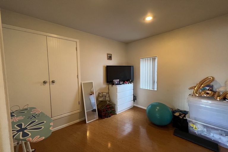 Photo of property in 11 Potter Avenue, Northcote, Auckland, 0627