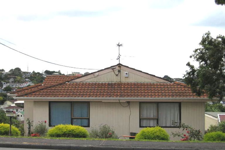 Photo of property in 24 Target Road, Totara Vale, Auckland, 0629