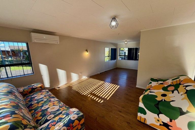 Photo of property in 1 John Webster Place, Glen Eden, Auckland, 0602