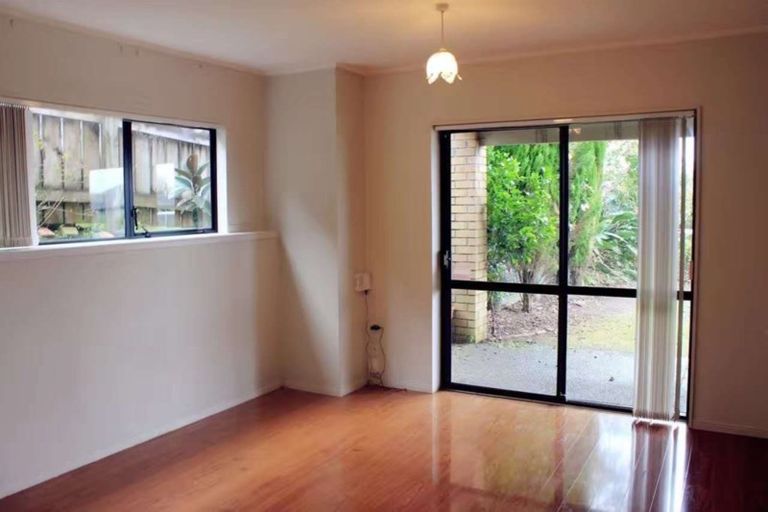 Photo of property in 1/123 Wiseley Road, West Harbour, Auckland, 0618