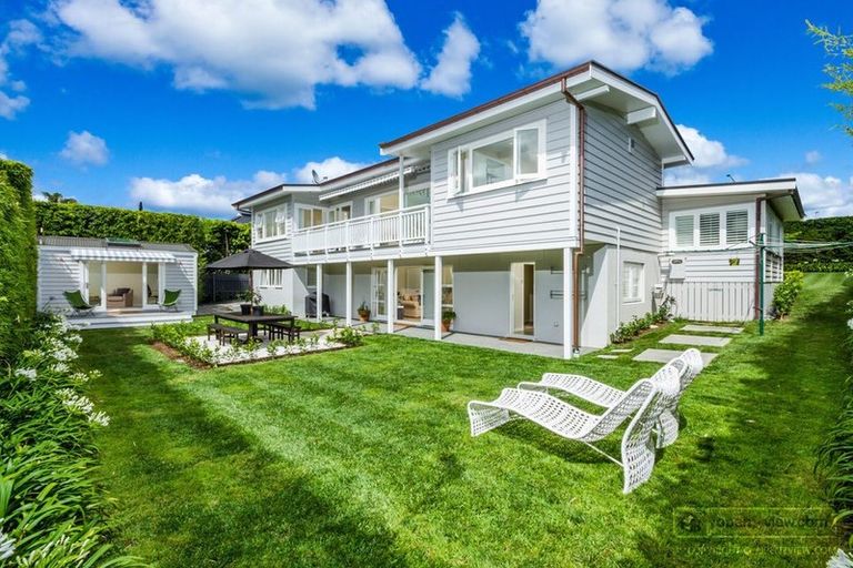 Photo of property in 195 Hurstmere Road, Takapuna, Auckland, 0622