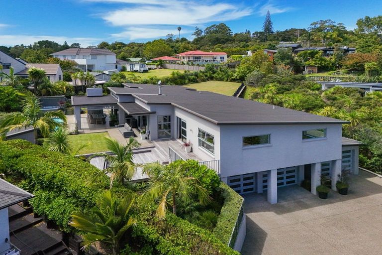 Photo of property in 35 Pounamu Avenue, Greenhithe, Auckland, 0632