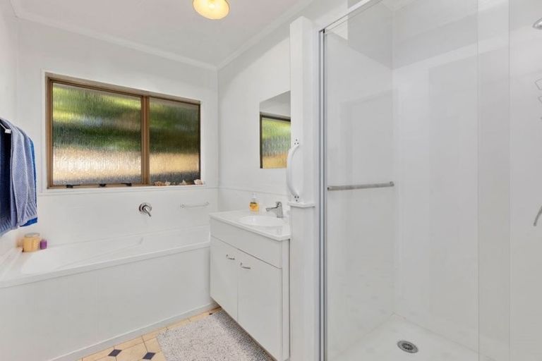 Photo of property in 142a Waiwhetu Road, Waterloo, Lower Hutt, 5011