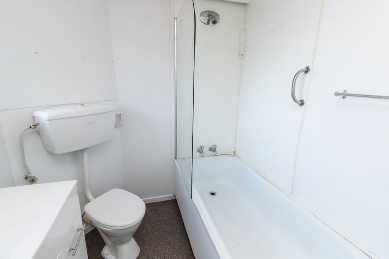 Photo of property in 5 Hawker Street, Mount Victoria, Wellington, 6011