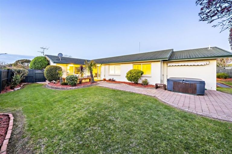 Photo of property in 21 Crescent Hills Court, Northpark, Auckland, 2013