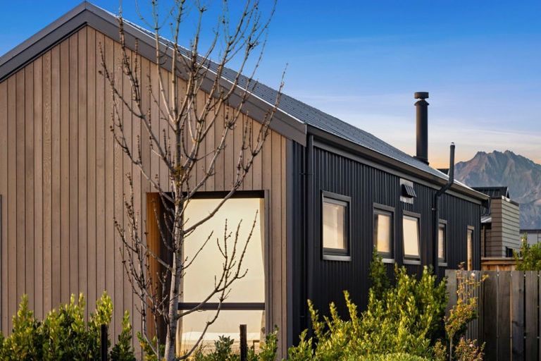 Photo of property in 46 Obelisk Street, Wanaka, 9305