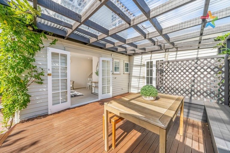 Photo of property in 43 Saint Ronans Avenue, Waterloo, Lower Hutt, 5011