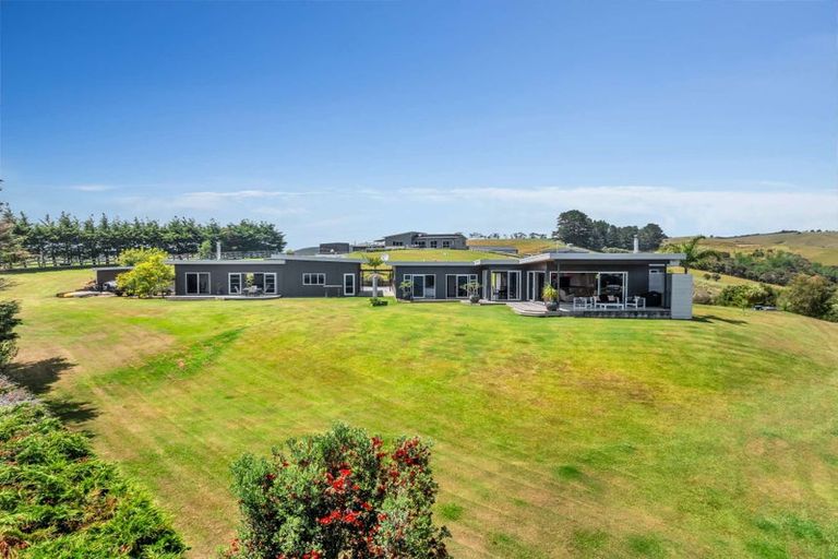 Photo of property in 37 Pekama Drive, Cable Bay, 0420