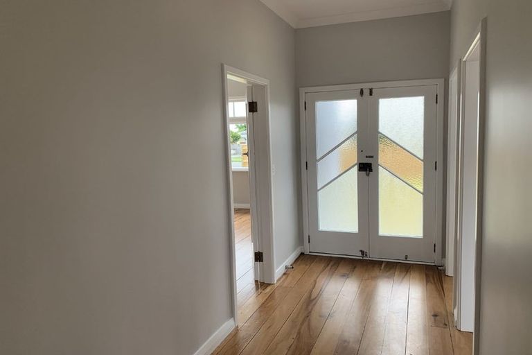 Photo of property in 74 Queenwood Road, Levin, 5510