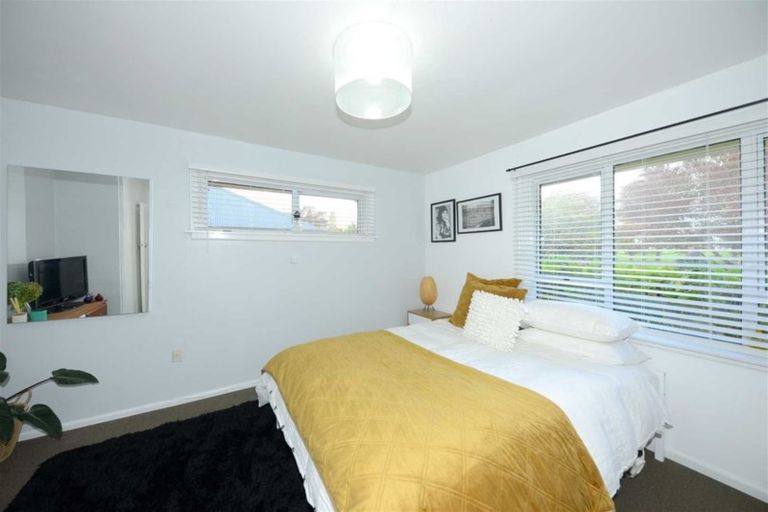 Photo of property in 338 Memorial Avenue, Burnside, Christchurch, 8053