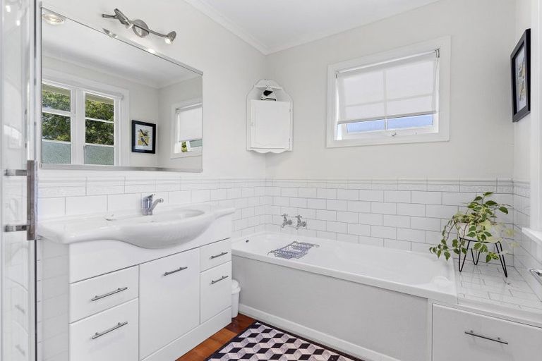 Photo of property in 2a Kauri Grove, Lansdowne, Masterton, 5810