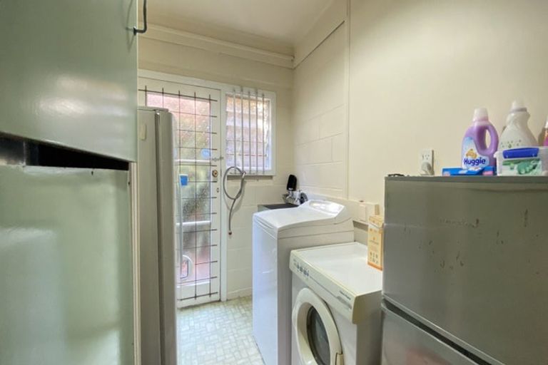 Photo of property in 15 Woodcote Drive, Glenfield, Auckland, 0629