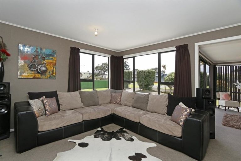 Photo of property in 16 Dieffenbach Street, Opunake, 4616