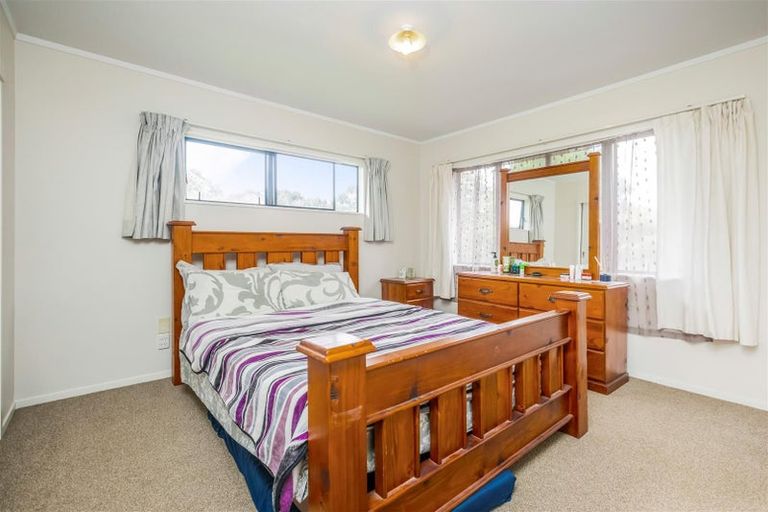 Photo of property in 35 Pinewood Grove, Botany Downs, Auckland, 2010