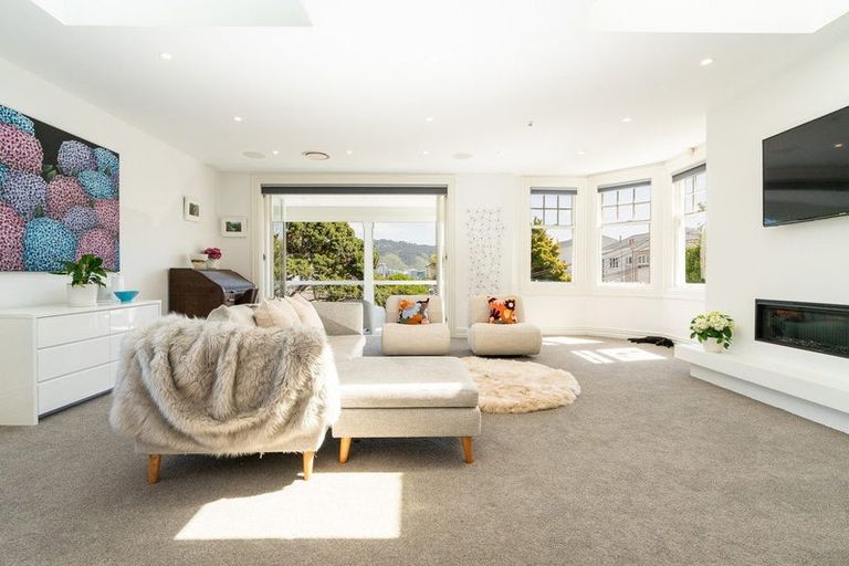 Photo of property in 60 Hawker Street, Mount Victoria, Wellington, 6011