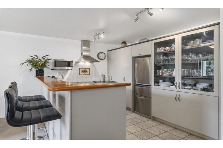 Photo of property in 2/90 Albany Highway, Greenhithe, Auckland, 0632