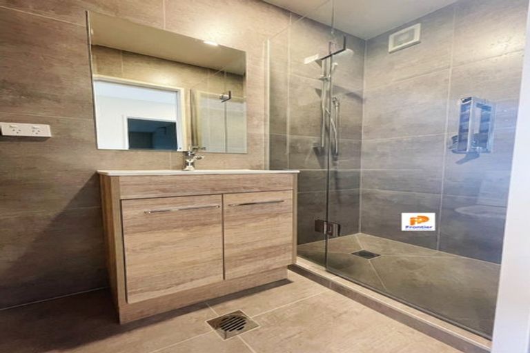 Photo of property in 44 William Souter Street, Forrest Hill, Auckland, 0620