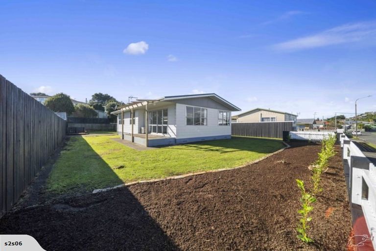 Photo of property in 10 Naumai Place, Spotswood, New Plymouth, 4310