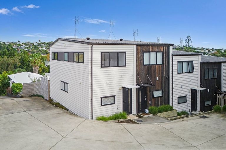 Photo of property in 2/15 Tilden Avenue, Hillcrest, Auckland, 0627