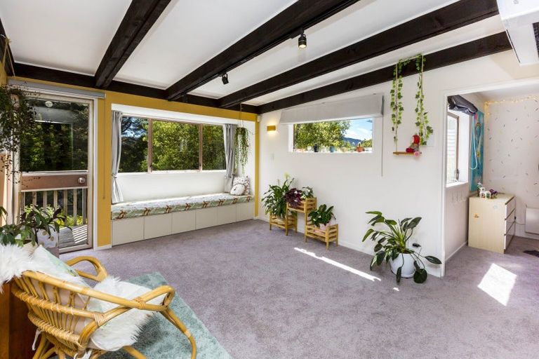 Photo of property in 19 Freemans Way, Pinehaven, Upper Hutt, 5019