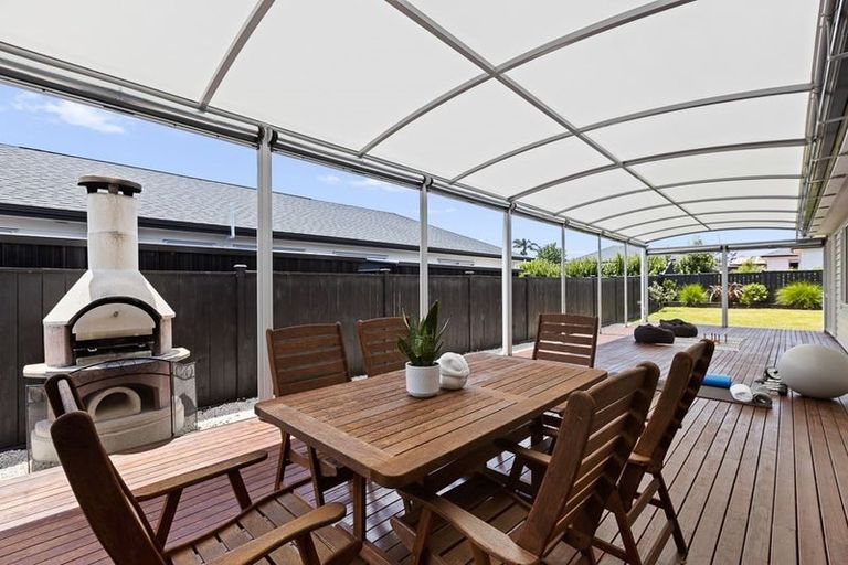 Photo of property in 9 Walter Ruddock Avenue, Kumeu, 0810