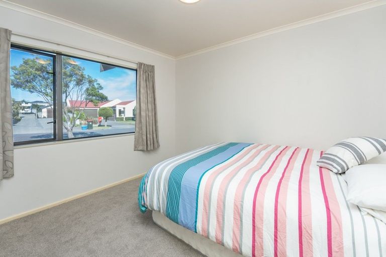 Photo of property in 7 Quadrant Heights, Paraparaumu, 5032