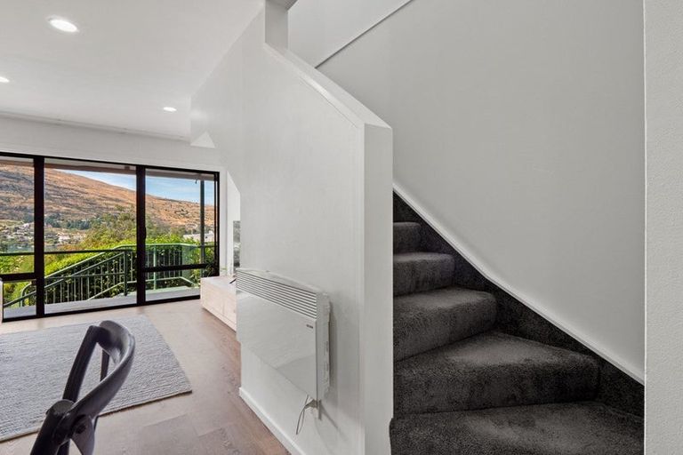 Photo of property in Goldridge Apartments, 9/43 Goldridge Way, Queenstown, 9300
