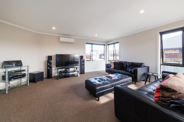 Photo of property in 16 Lorenzo Place, Kelvin Grove, Palmerston North, 4414