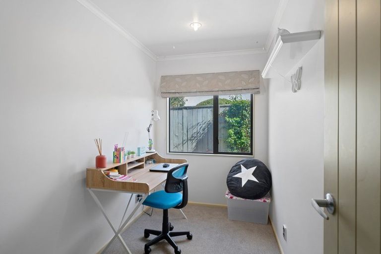 Photo of property in 7 Quadrant Heights, Paraparaumu, 5032