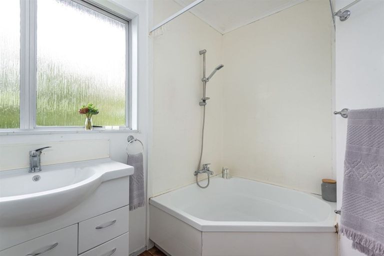 Photo of property in 6 Jenkins Avenue, Redwood, Christchurch, 8051