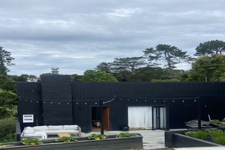 Photo of property in 17 Fairmount Road, Titirangi, Auckland, 0604