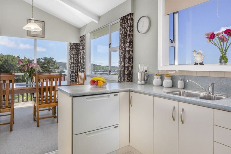Photo of property in 37 Ernest Street, Ranui, Porirua, 5024