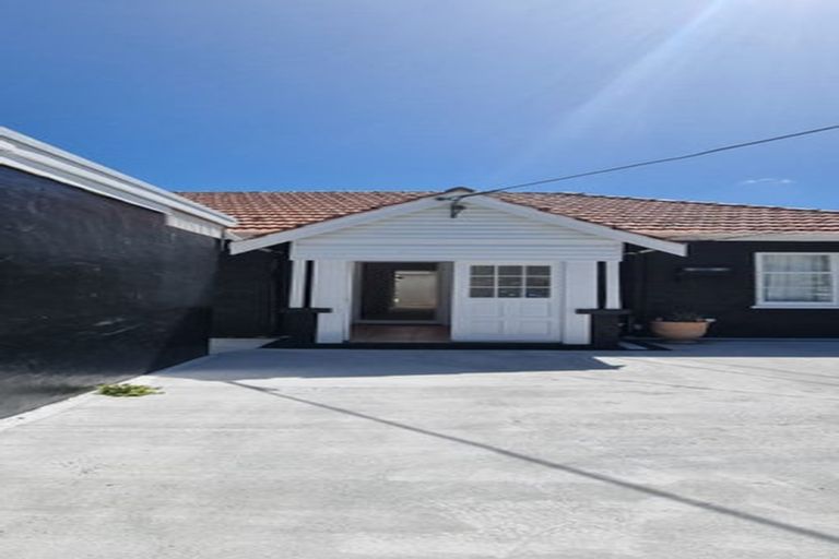 Photo of property in 24 Monorgan Road, Strathmore Park, Wellington, 6022