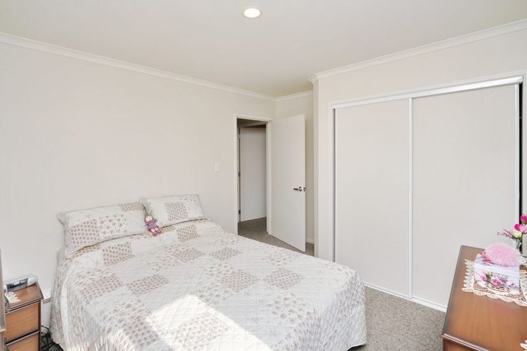 Photo of property in 14 Royal Park Drive, Parklands, Christchurch, 8083