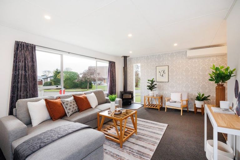 Photo of property in 18 Cumberland Place, Kelvin Grove, Palmerston North, 4414