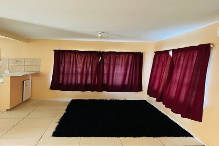 Photo of property in 422 Roscommon Road, Clendon Park, Auckland, 2103