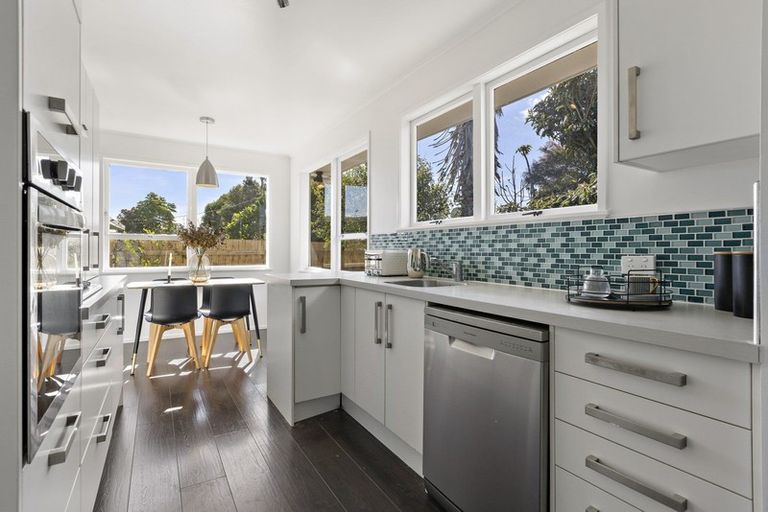 Photo of property in 20 Edgerton Road, Te Atatu Peninsula, Auckland, 0610