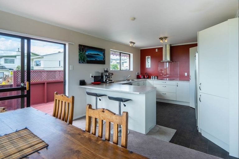 Photo of property in 34 Queens Road, Waikanae Beach, Waikanae, 5036