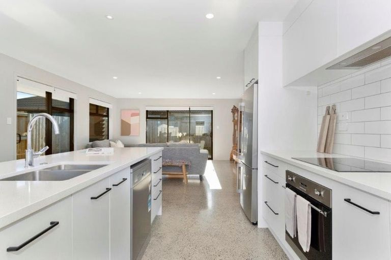 Photo of property in 32 Rotomanu Place, Pyes Pa, Tauranga, 3112