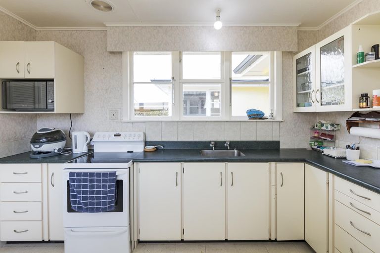 Photo of property in 37 Waterloo Crescent, Hokowhitu, Palmerston North, 4410