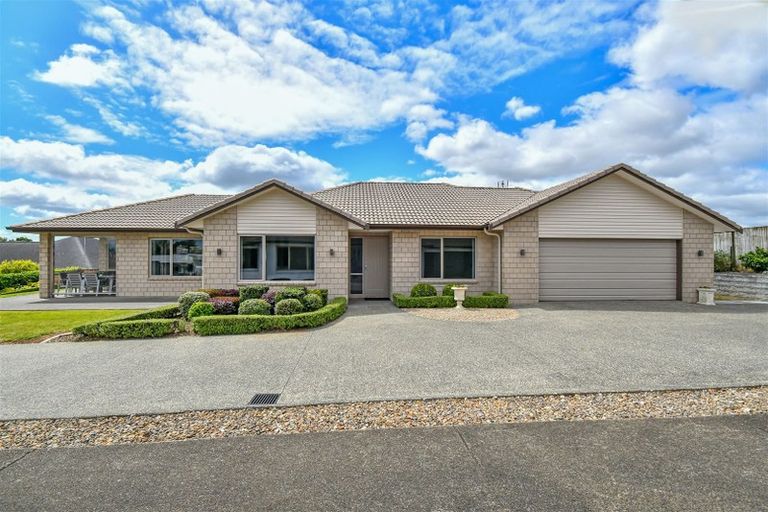 Photo of property in 10 Barsana Place, Pukekohe, 2120