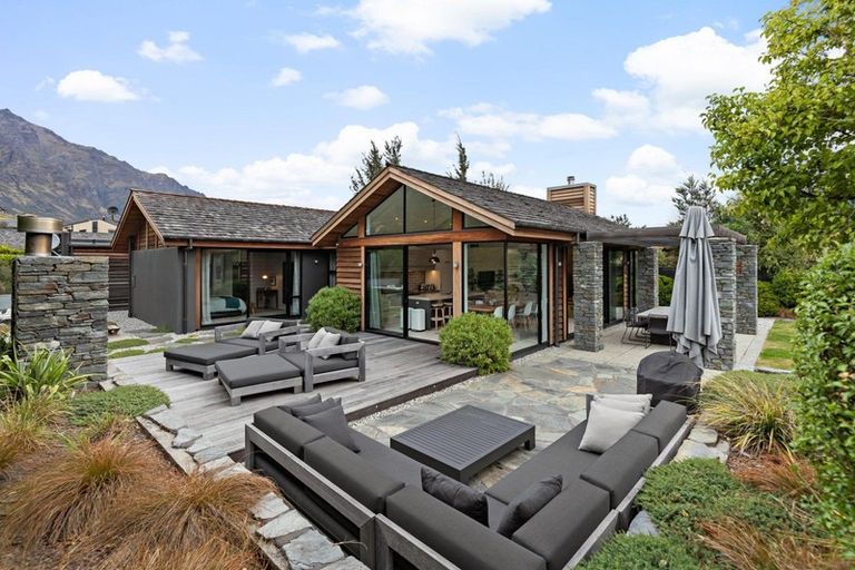 Photo of property in 8 Buckler Court, Jacks Point, Queenstown, 9371