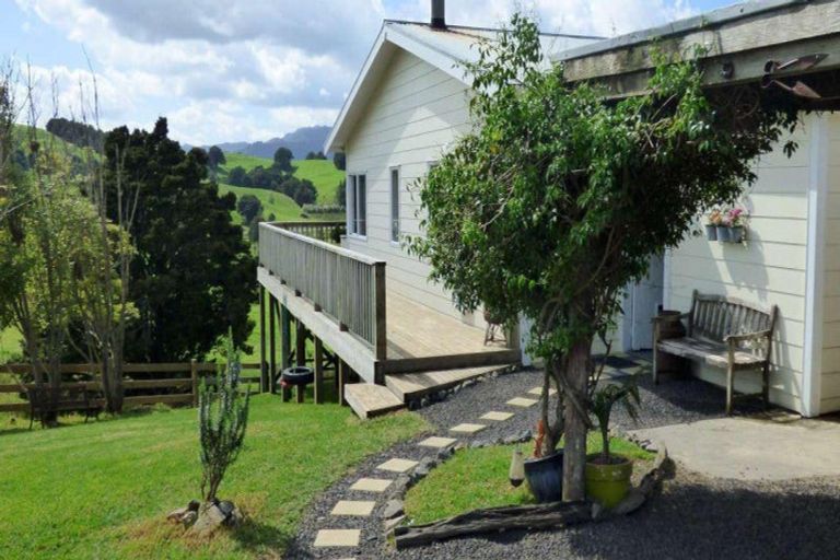 Photo of property in 25 Mapuna Road, Tangiteroria, 0381