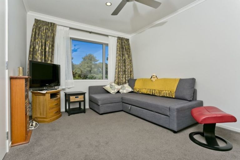 Photo of property in 8 Rahotu Way, Bayview, Auckland, 0629