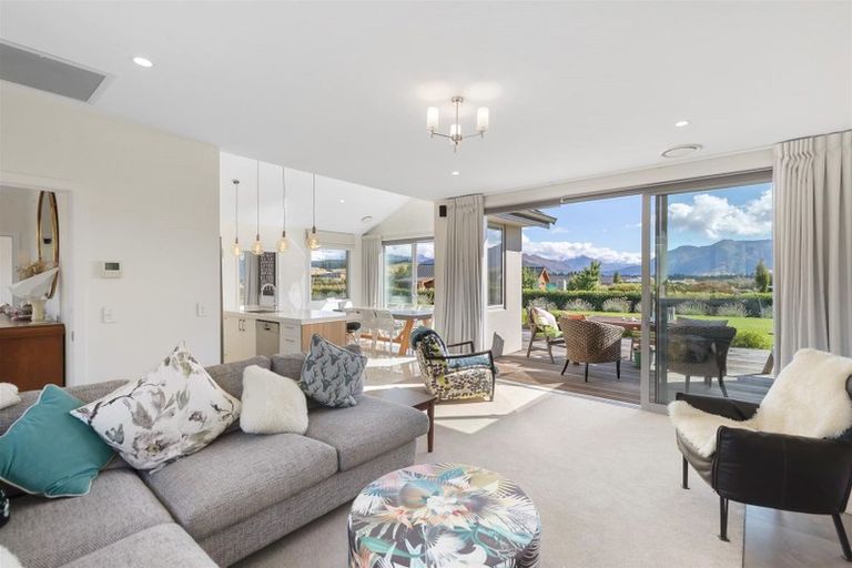 Photo of property in 2 Nokomai Street, Wanaka, 9305