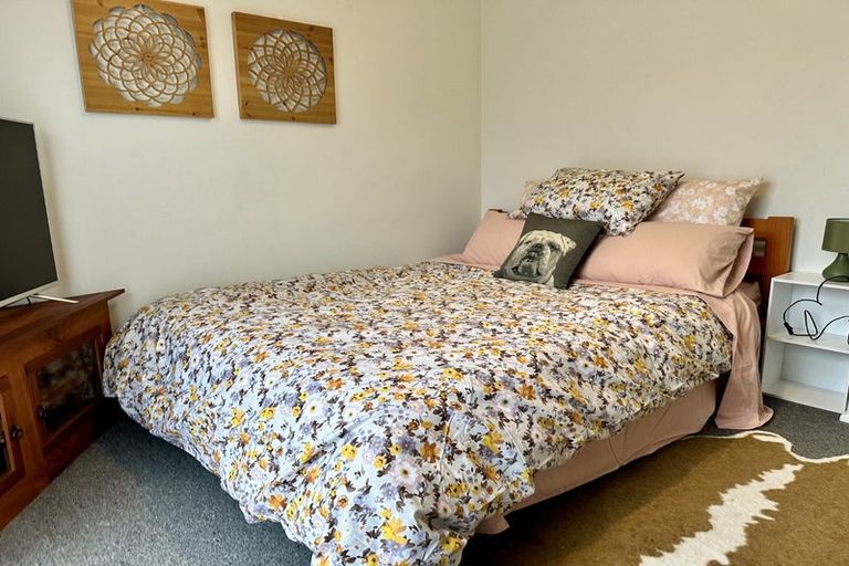 Photo of property in 2 Bryce Place, Kelvin Grove, Palmerston North, 4414